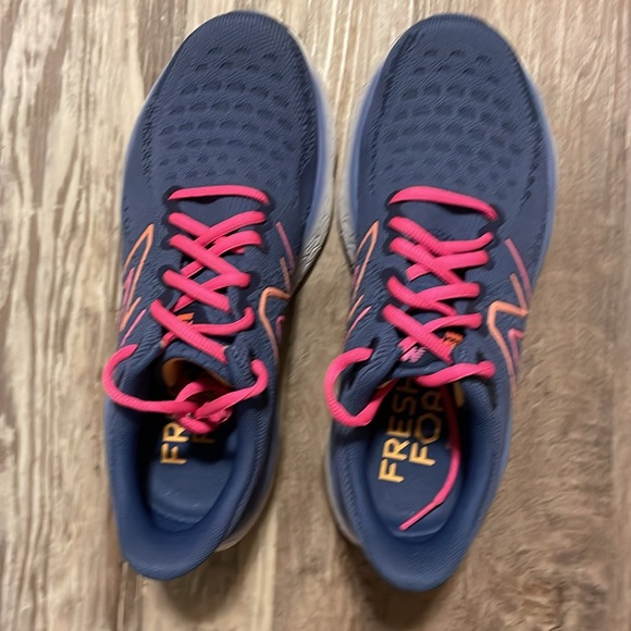 New Balance Fresh Foam X 1080 v12 womens size 8W, Like New! - Picture 2 of 5
